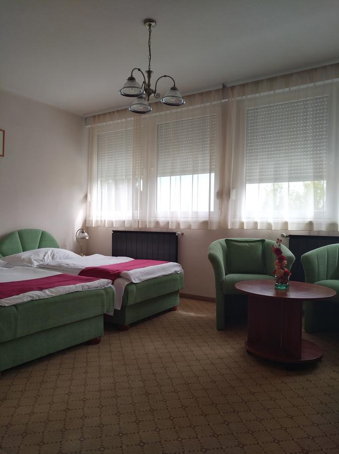 Otp Hotel Budapest Luaran gambar